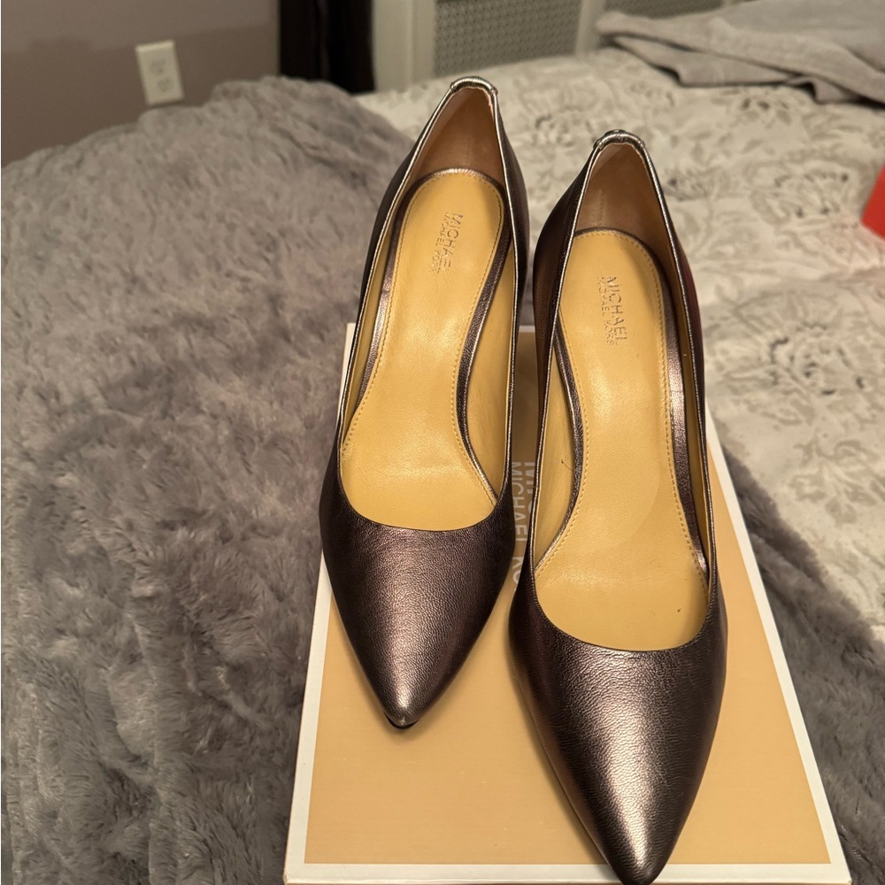 Michael Kors Pewter Pumps